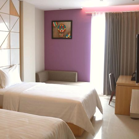 Surabaya River View Hotel ภายนอก รูปภาพ