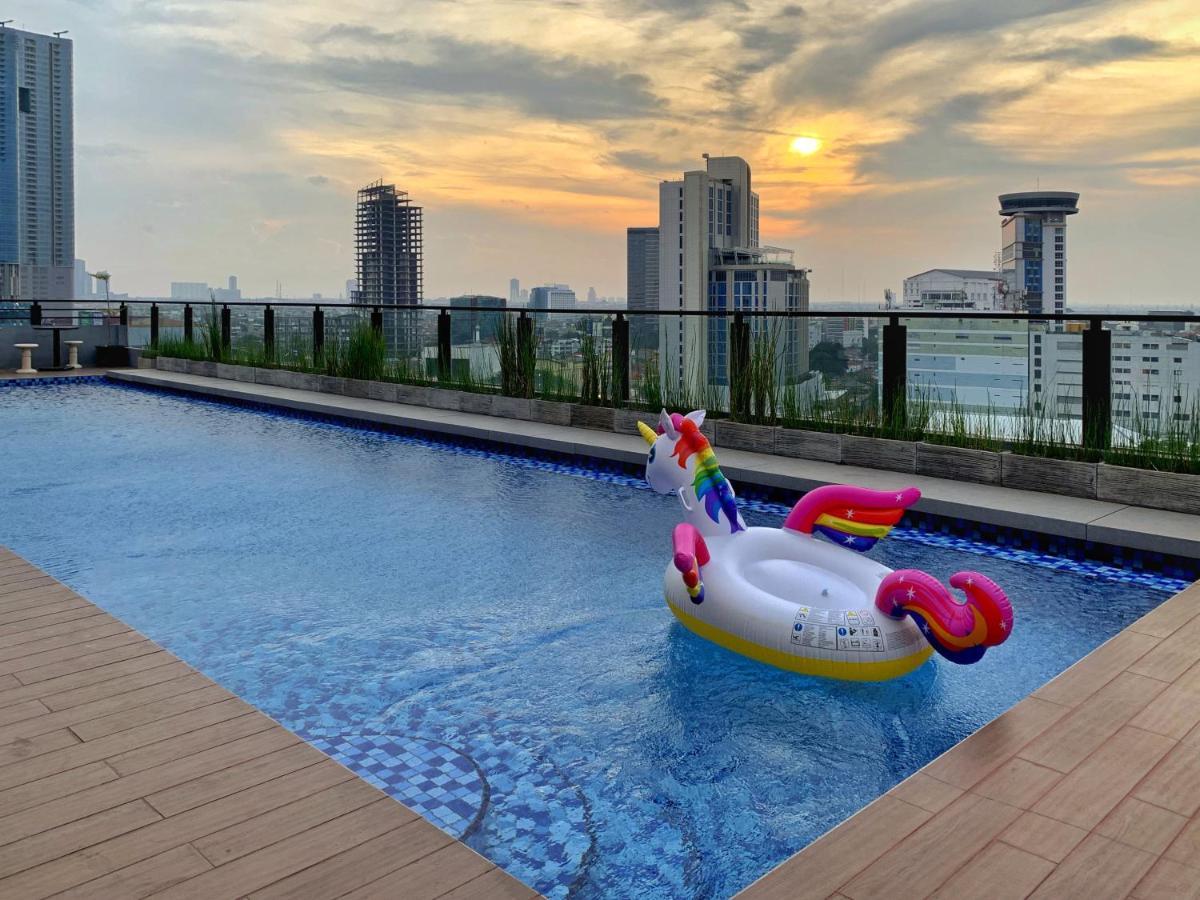 Surabaya River View Hotel ภายนอก รูปภาพ