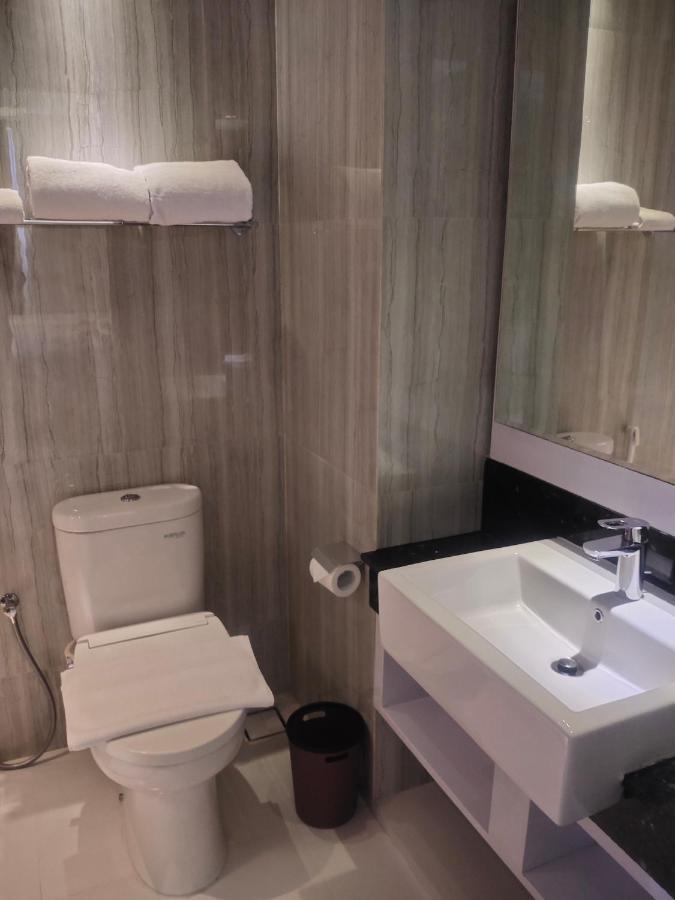 Surabaya River View Hotel ภายนอก รูปภาพ