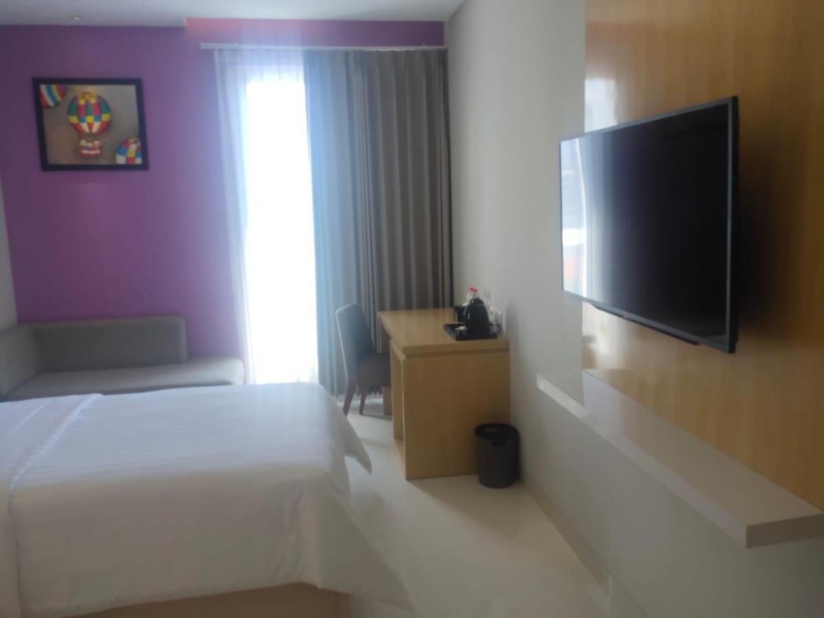 Surabaya River View Hotel ภายนอก รูปภาพ